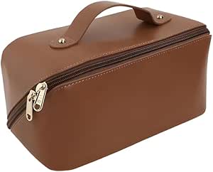 Necessaire marrom de couro sintético com zíper dourado e alça superior, ideal para organizar itens pessoais em viagens