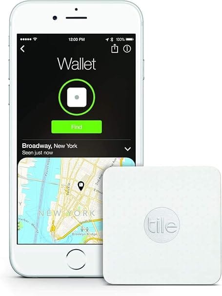 Rastreador Tile Slim com aplicativo de localização exibido em smartphone, ideal para malas, bolsas e documentos